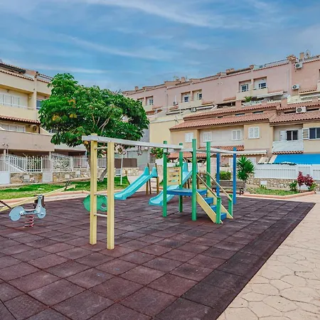 Yellow 3 Bedroom Large For 10 Guests *