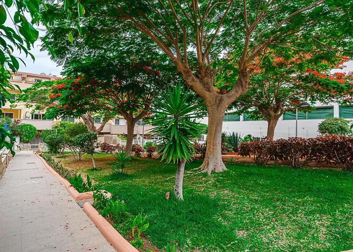 Yellow 3 Bedroom Large For 10 Guests *