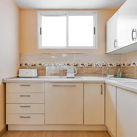 Апартаменты Yellow 3 Bedroom Large For 10 Guests *