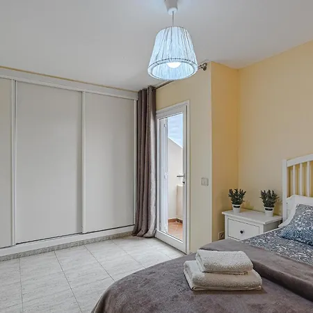 Apartmán Yellow 3 Bedroom Large For 10 Guests *