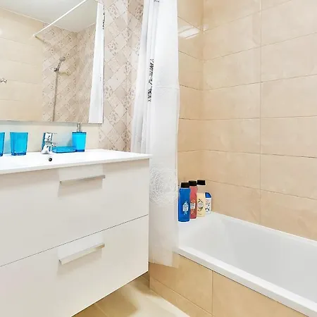 Yellow 3 Bedroom Large For 10 Guests Appartement