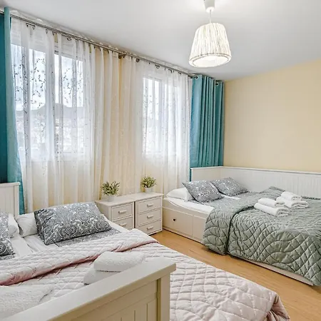 Апартаменты Yellow 3 Bedroom Large For 10 Guests