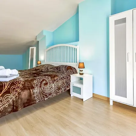 Yellow 3 Bedroom Large For 10 Guests Appartement
