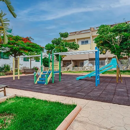 Yellow 3 Bedroom Large For 10 Guests Апартаменты *