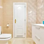 Yellow 3 Bedroom Large For 10 Guests