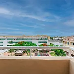Yellow 3 Bedroom Large For 10 Guests Appartement *