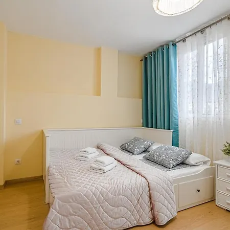 公寓 Yellow 3 Bedroom Large For 10 Guests 阿德耶