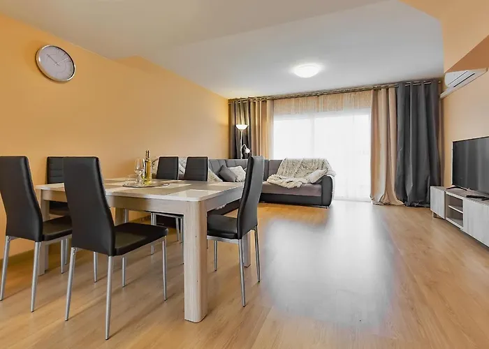 Yellow 3 Bedroom Large For 10 Guests Appartement *