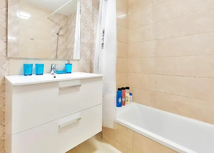 Yellow 3 Bedroom Large For 10 Guests Appartement