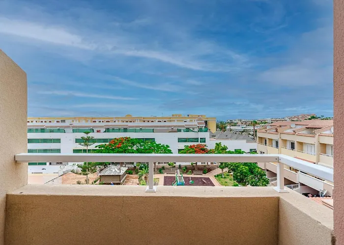 Yellow 3 Bedroom Large For 10 Guests Appartement *