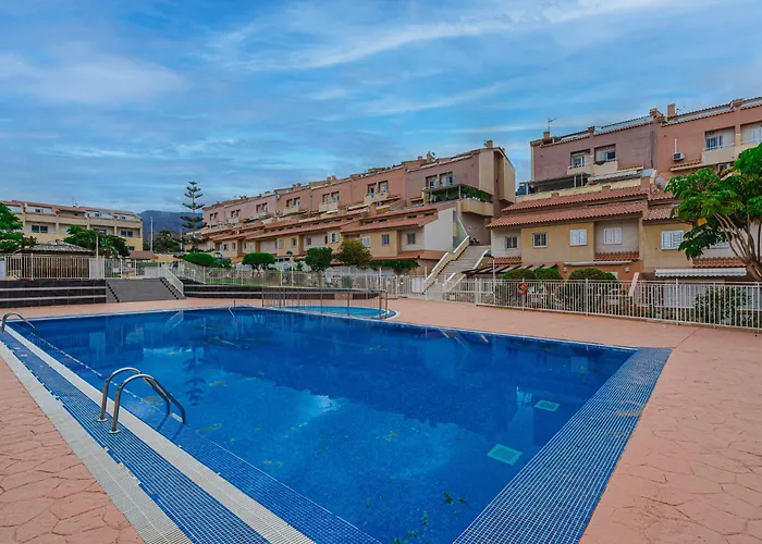 Yellow 3 Bedroom Large For 10 Guests Appartement *